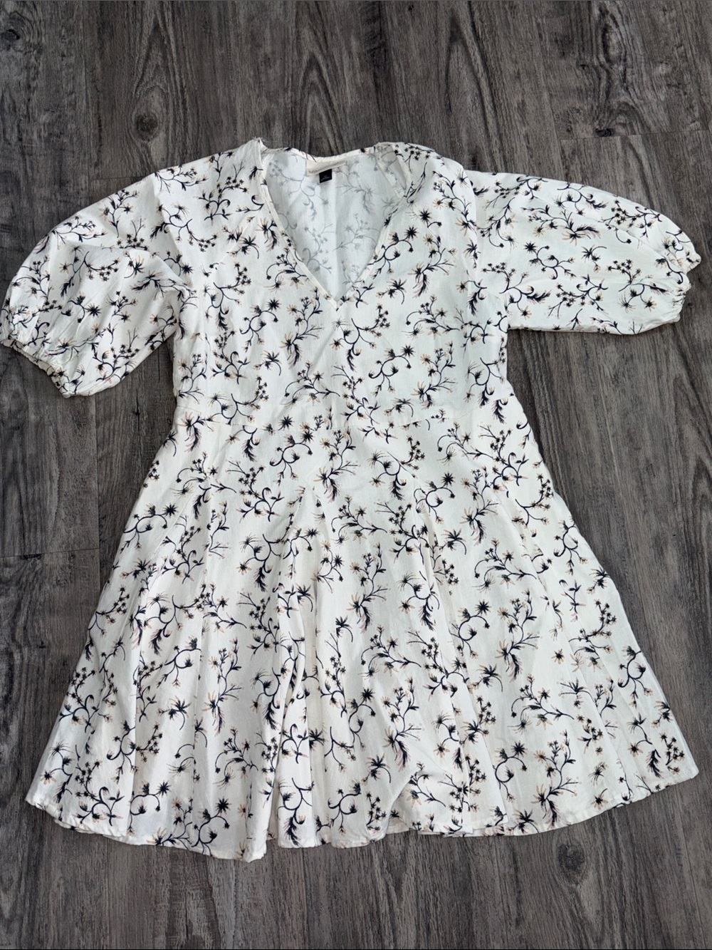 Universal Thread White Floral V-Neck Tiered Dress